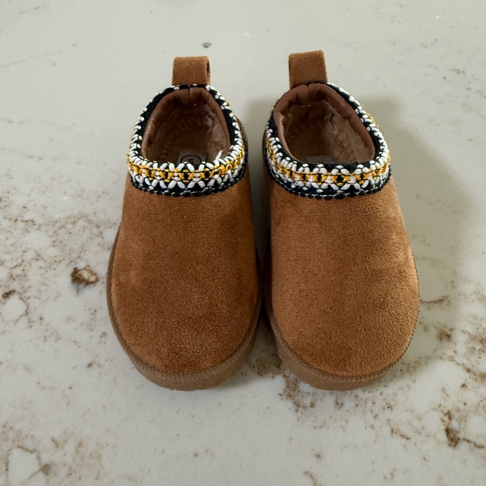 NEW American Exchange Brown Moccasins with Patterned Trim